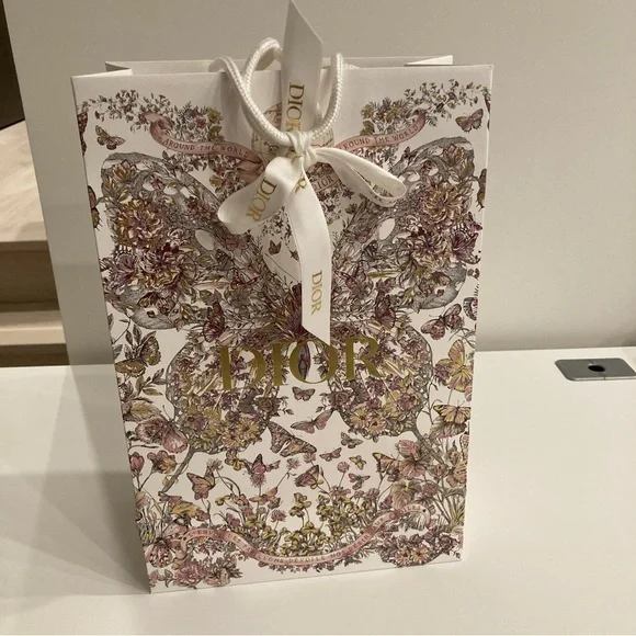 ๐ DIOR shopping bag. - Picture 4 of 8